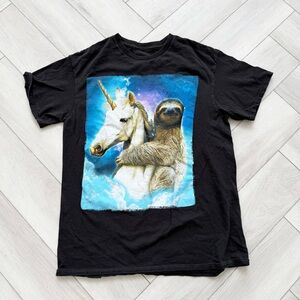 🦄 Vintage Black T-Shirt with Sloth riding Unicorn Print